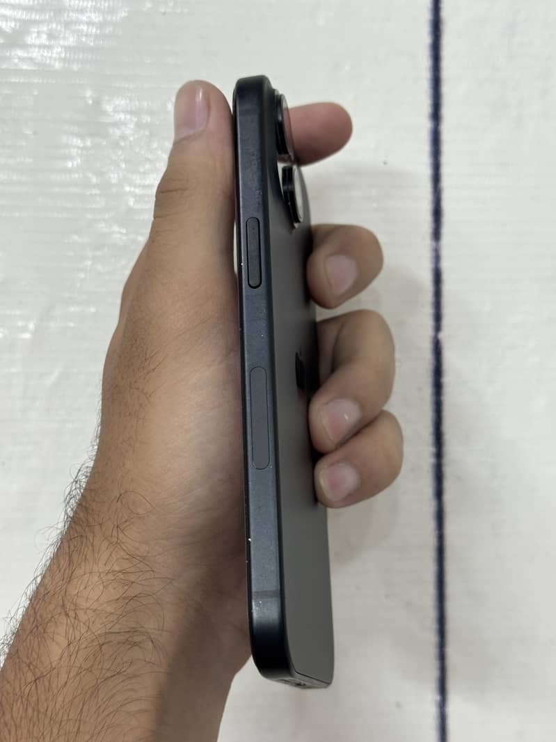 Apple iPhone 15 2