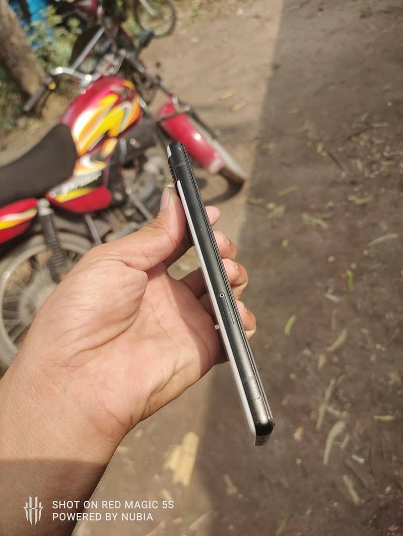 Google Pixel 6a 5