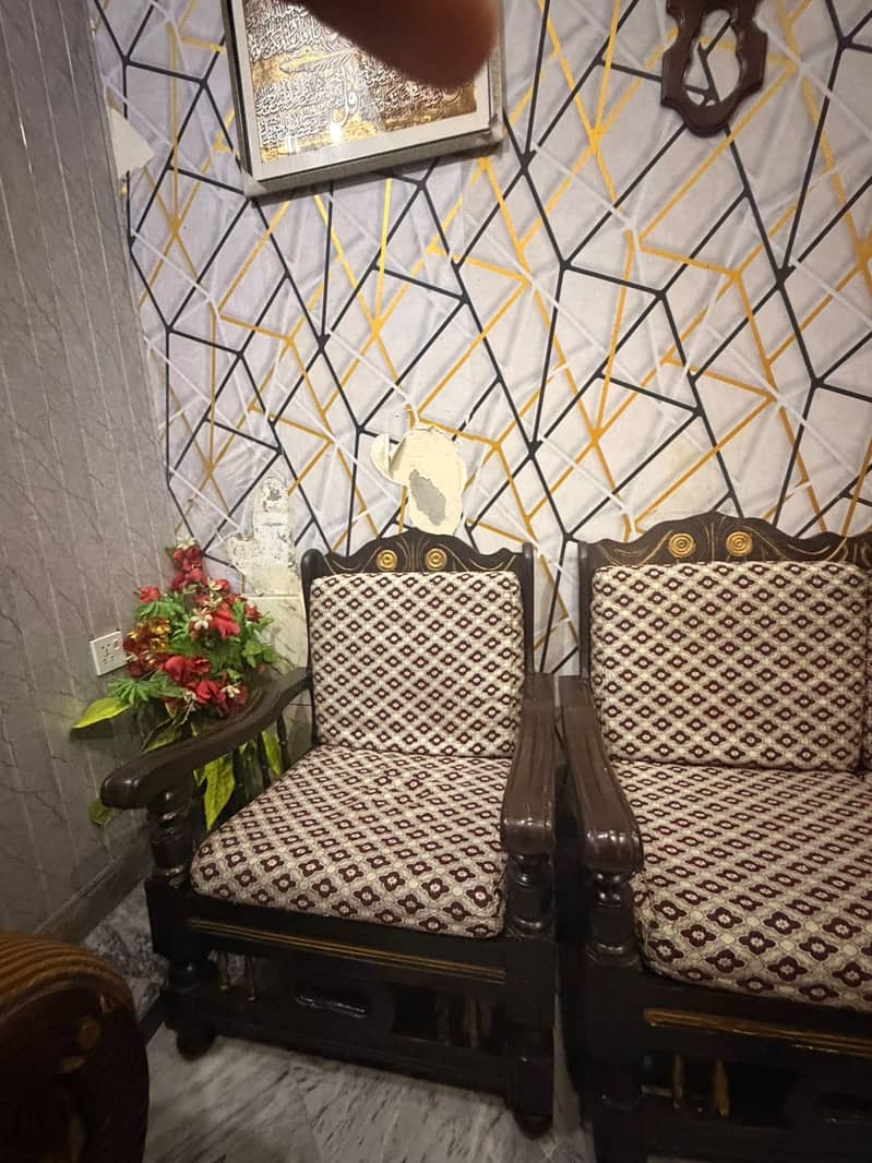 2 Sofa set with tables 9