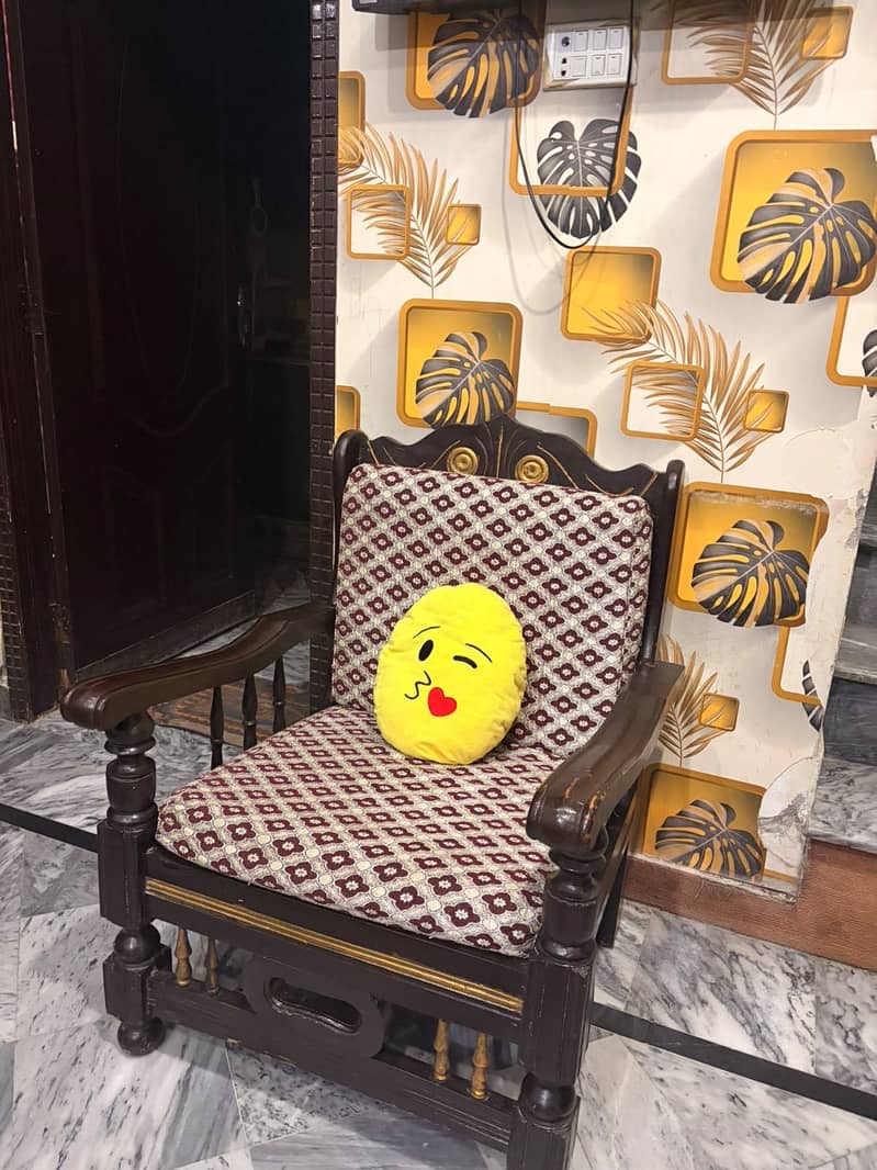 2 Sofa set with tables 10