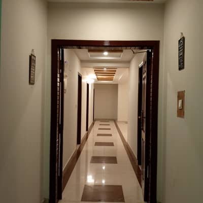 10 MARLA 3 BEDROOM APARTMENT AVAILABLE FOR RENT