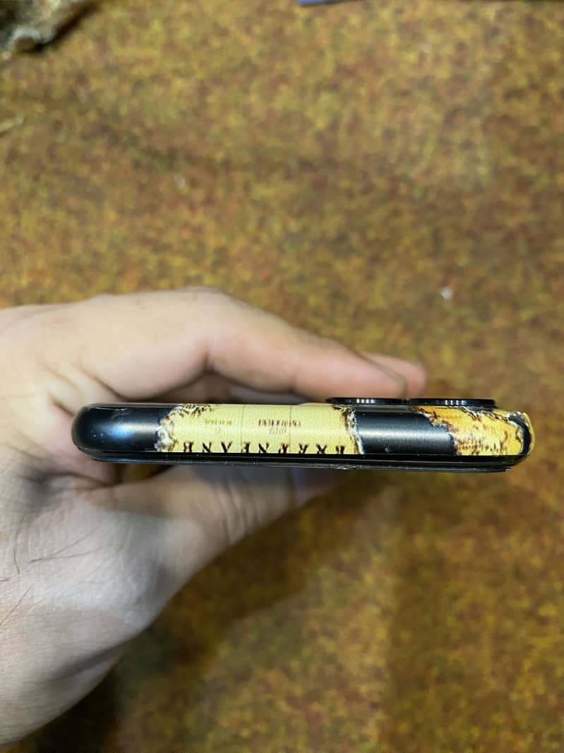 Apple iPhone 11 Pro 4