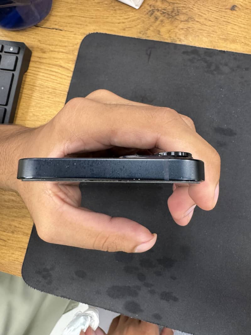 Apple iPhone 13 2