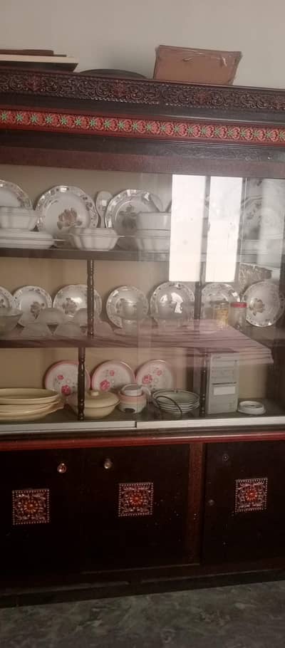 showcas our drassing table good condion
