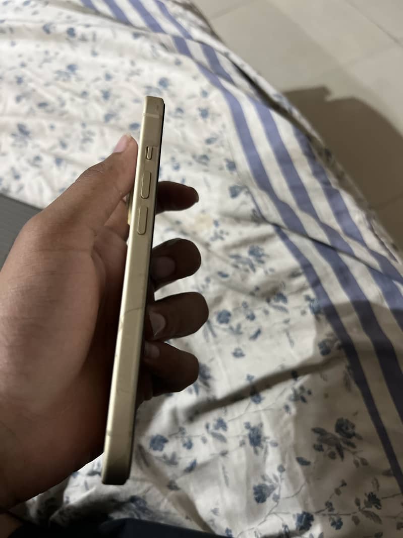Apple iPhone 15 2