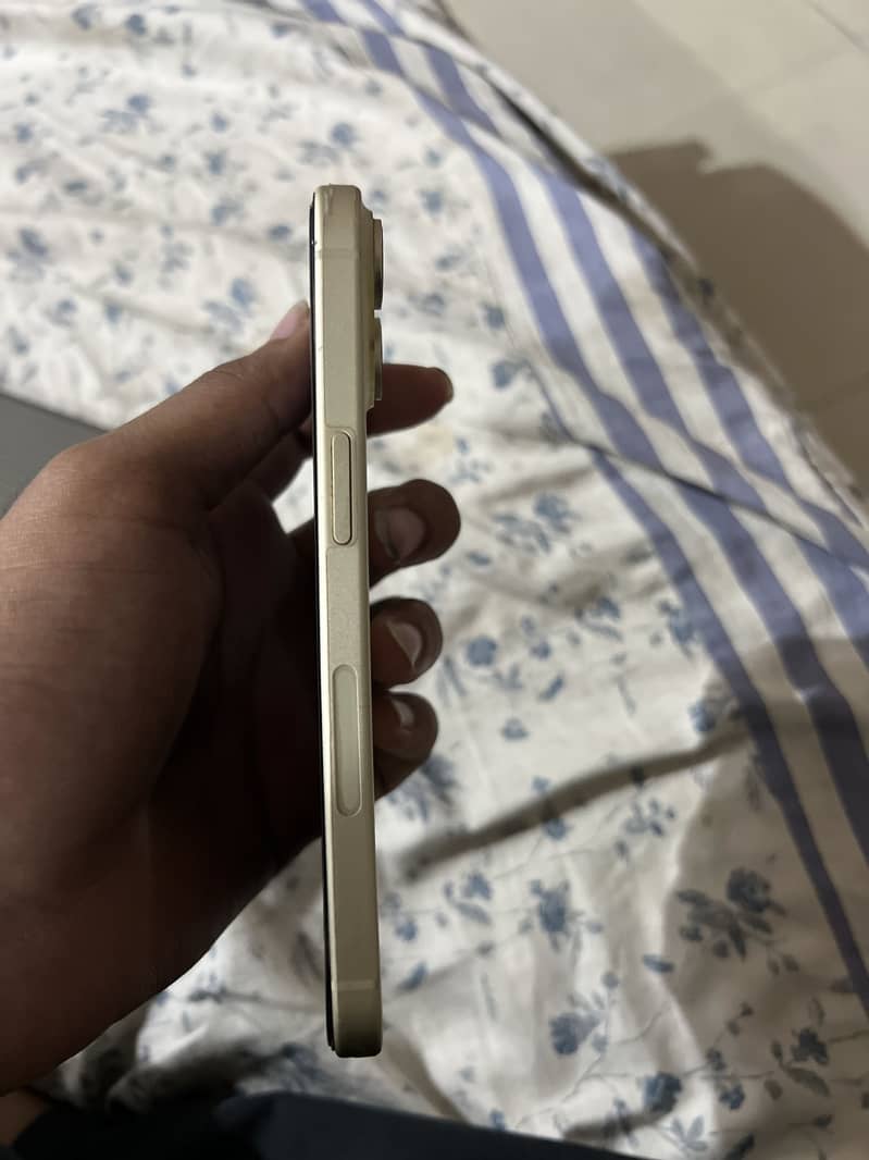 Apple iPhone 15 3
