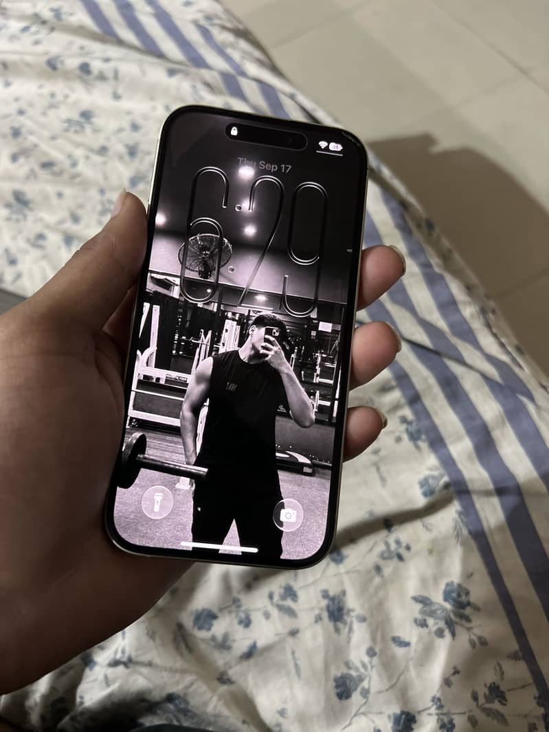 Apple iPhone 15 4