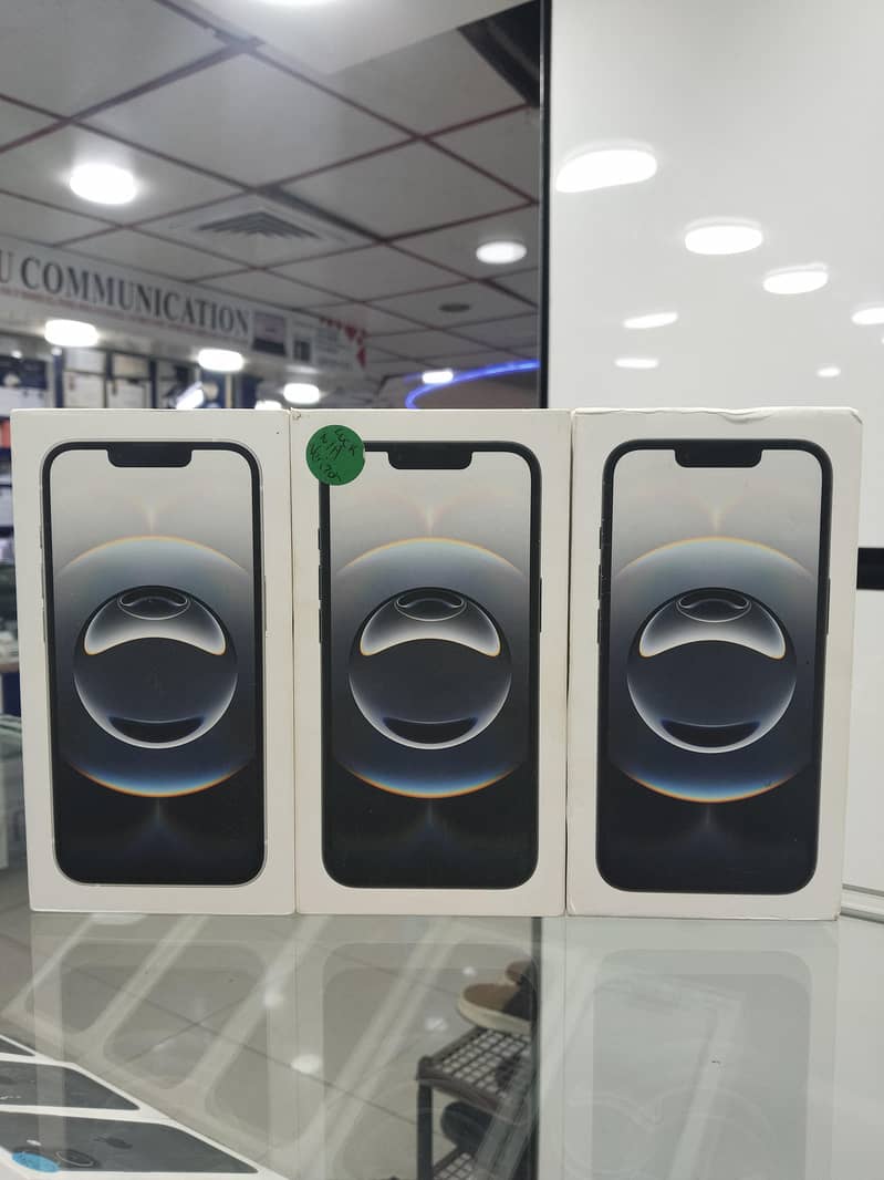 Apple iPhone 16e 0