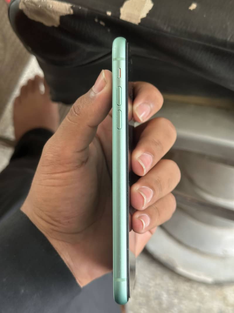 Apple iPhone 11 3