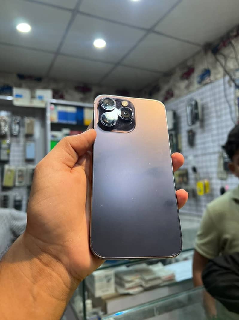 Apple iPhone 14 Pro Max 0