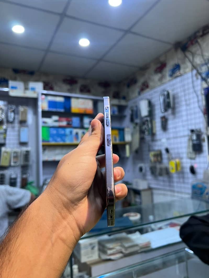 Apple iPhone 14 Pro Max 1