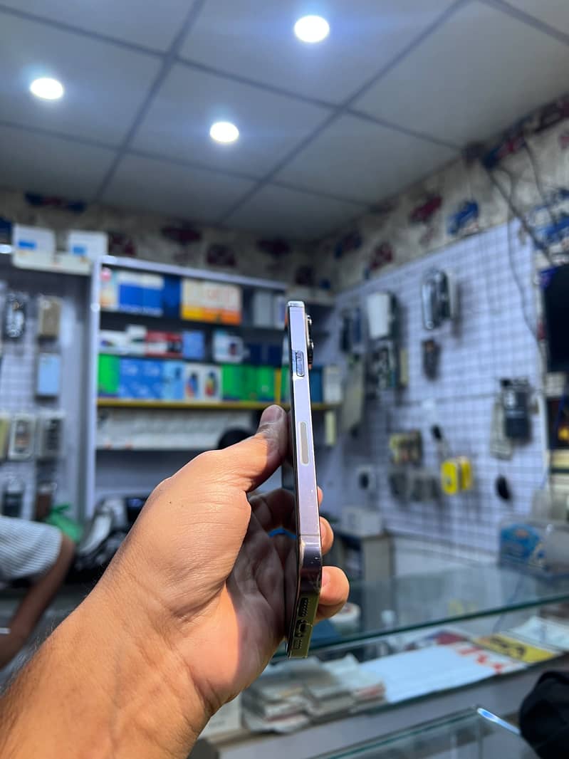 Apple iPhone 14 Pro Max 2
