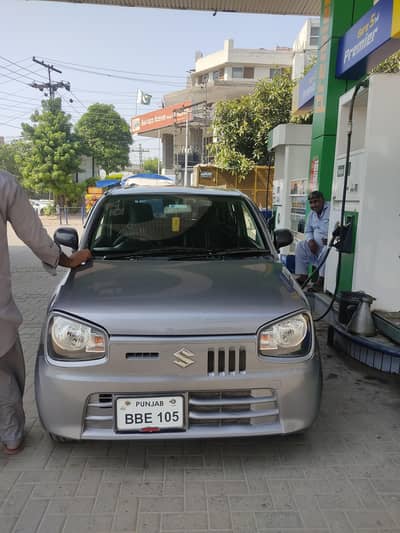yango indive par gari chalane k lye driver chahye