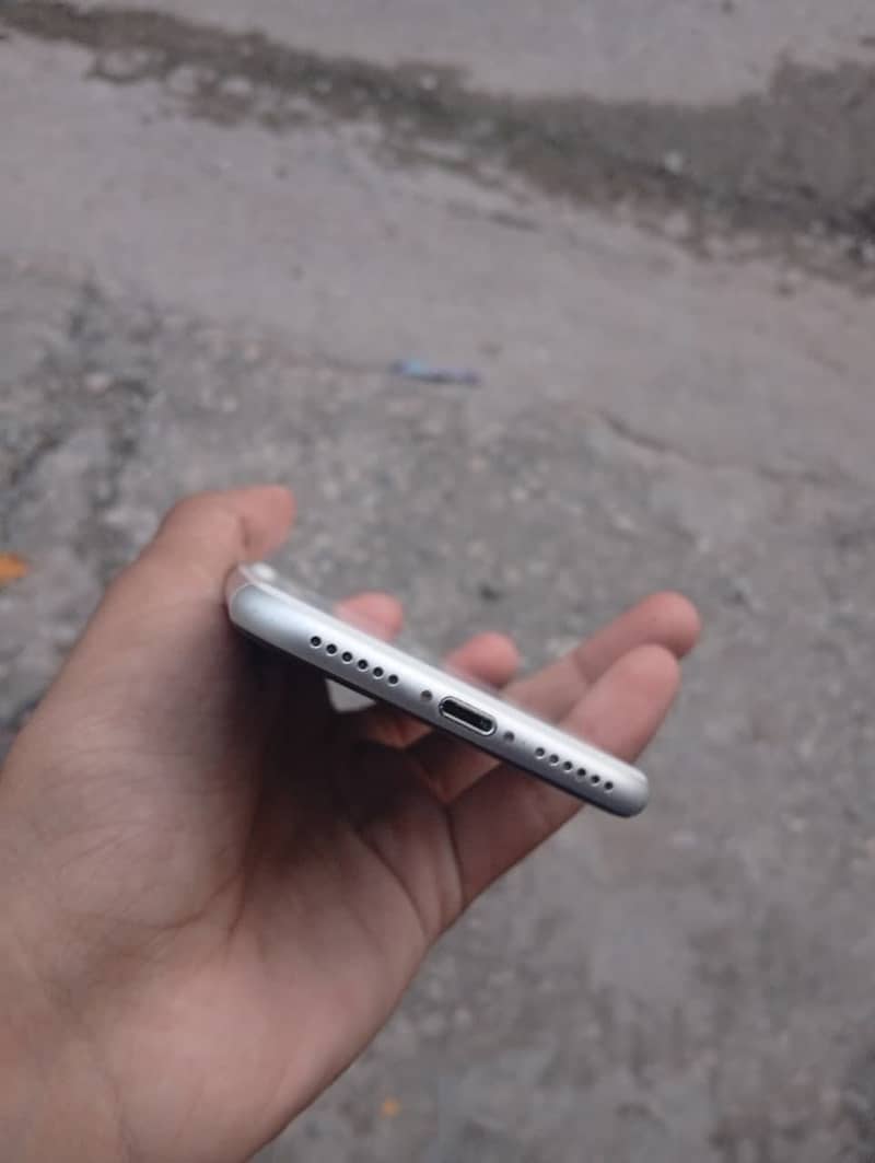 Apple iPhone SE 3