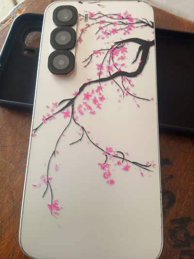 Infinix Hot 60 pro. 10/10 Condition. Just 5 months use. Clear set