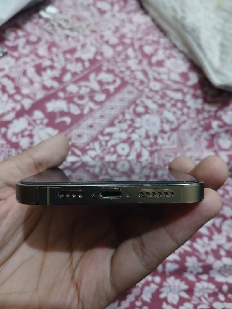 Apple iPhone 14 Pro Max 3