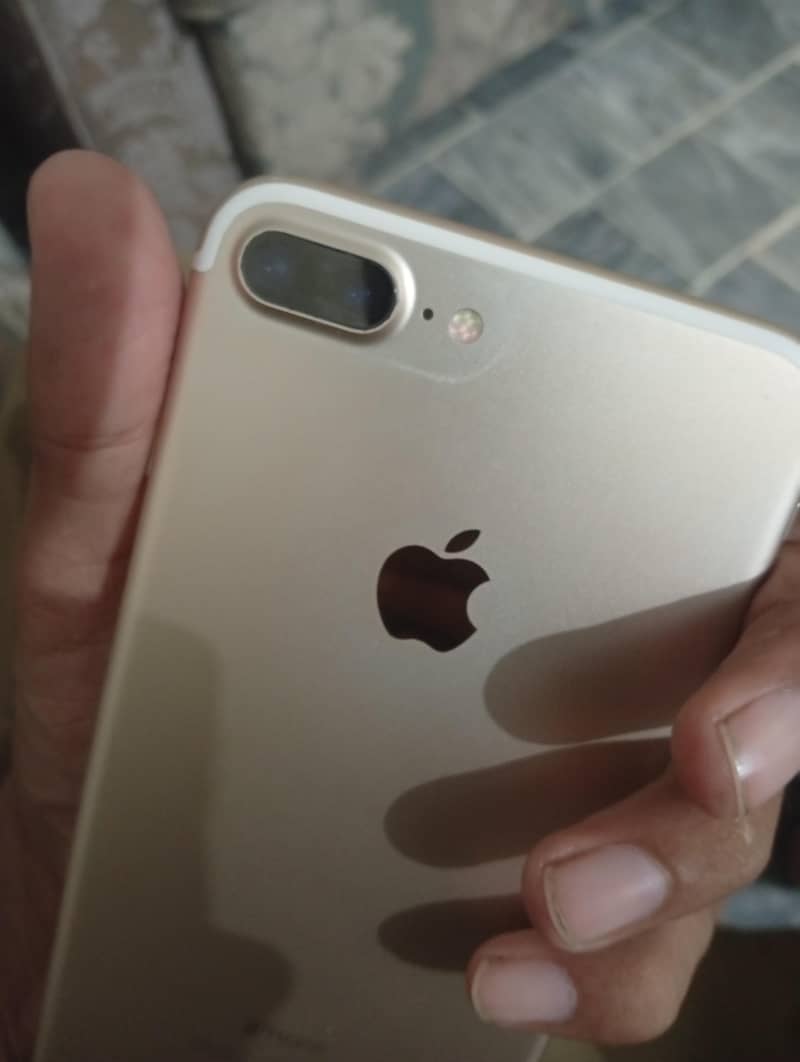 Apple iPhone 7 Plus 2