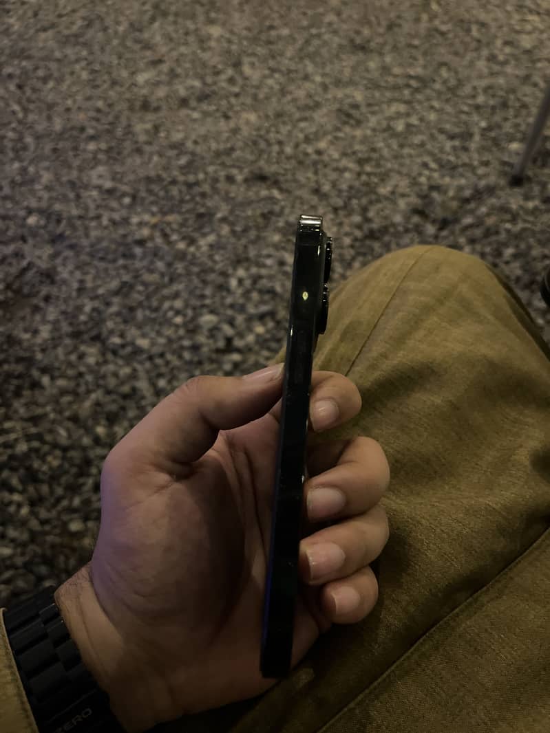 Apple iPhone 14 Pro 2