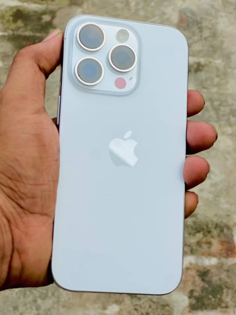 Apple iPhone 16 Pro 8