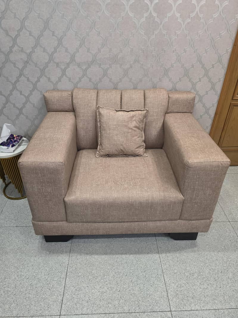 4 seater Sofa 0