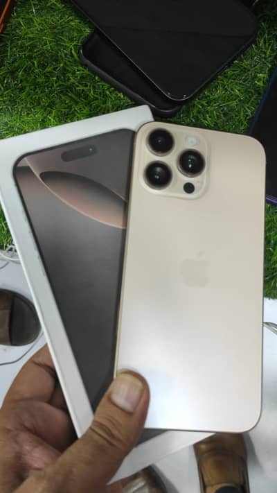 iPhone 16 Pro Max