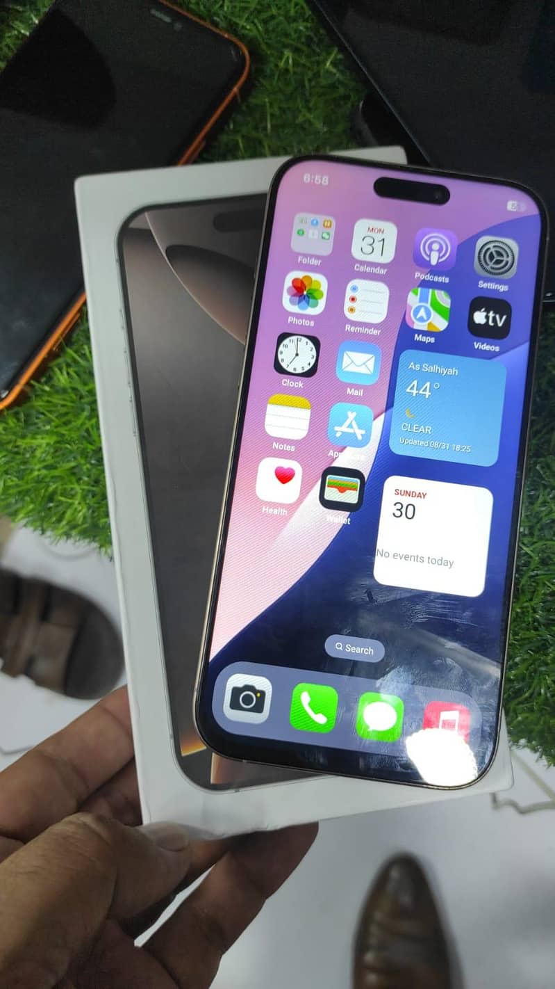 iPhone 16 Pro Max 2