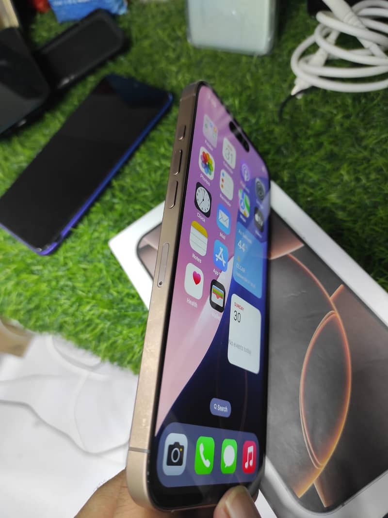 iPhone 16 Pro Max 3