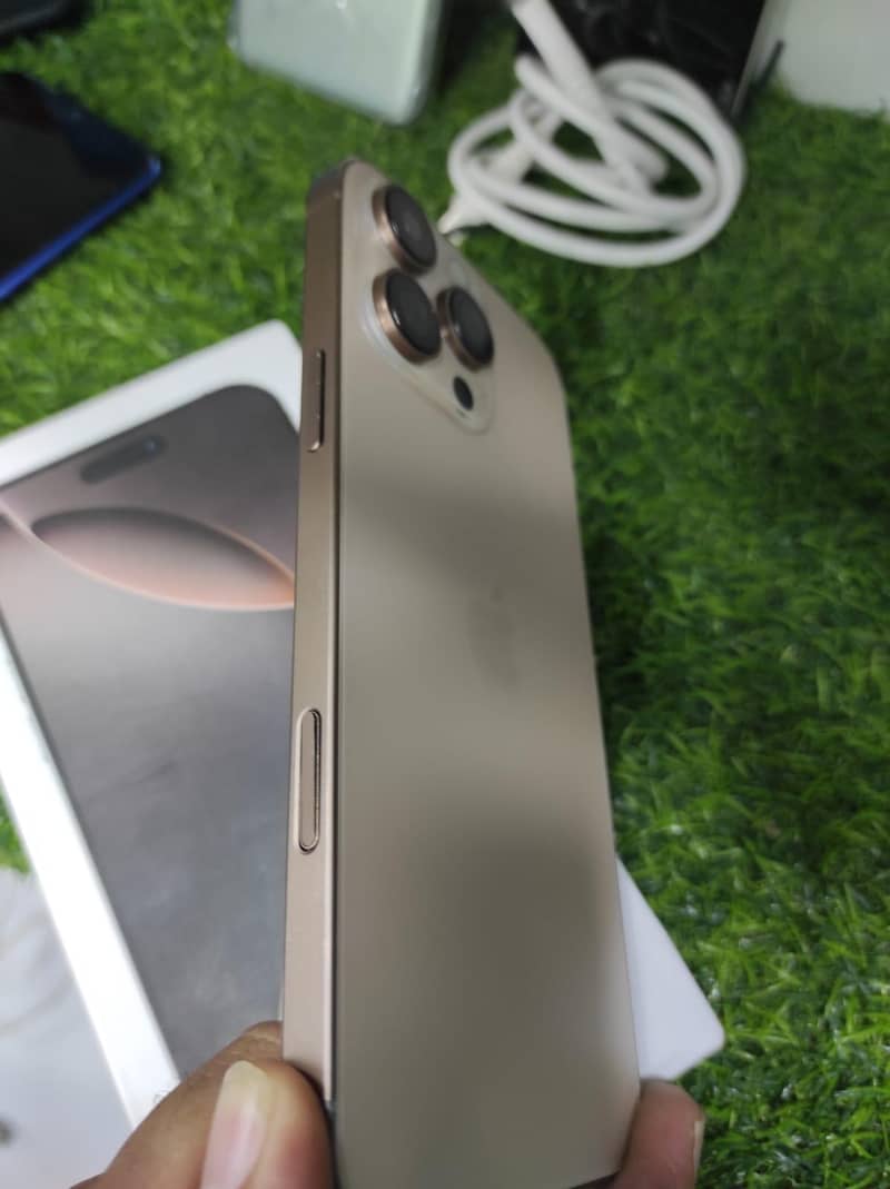 iPhone 16 Pro Max 5