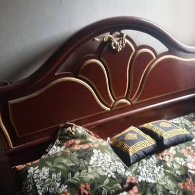 Double bed in very good ( king size)