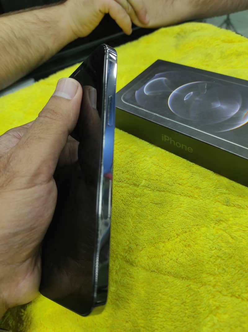 Apple iPhone 12 Pro 2
