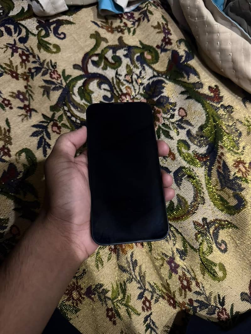 Apple iPhone 13 2