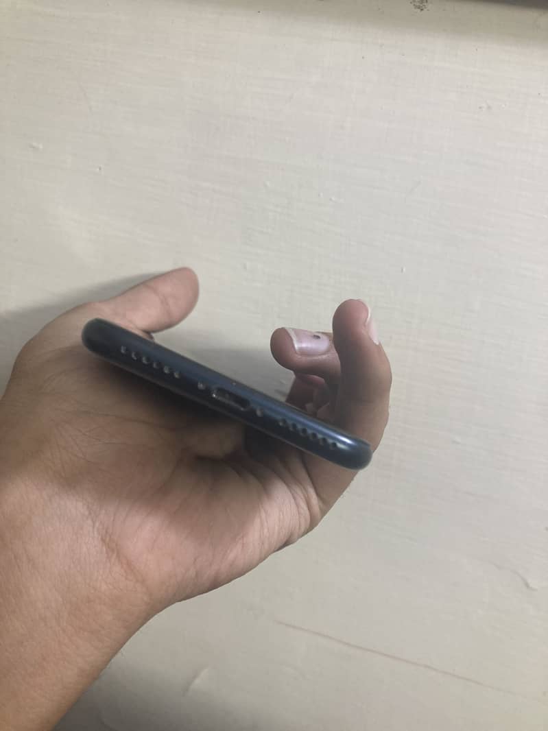 Apple iPhone SE 3rd generation 5