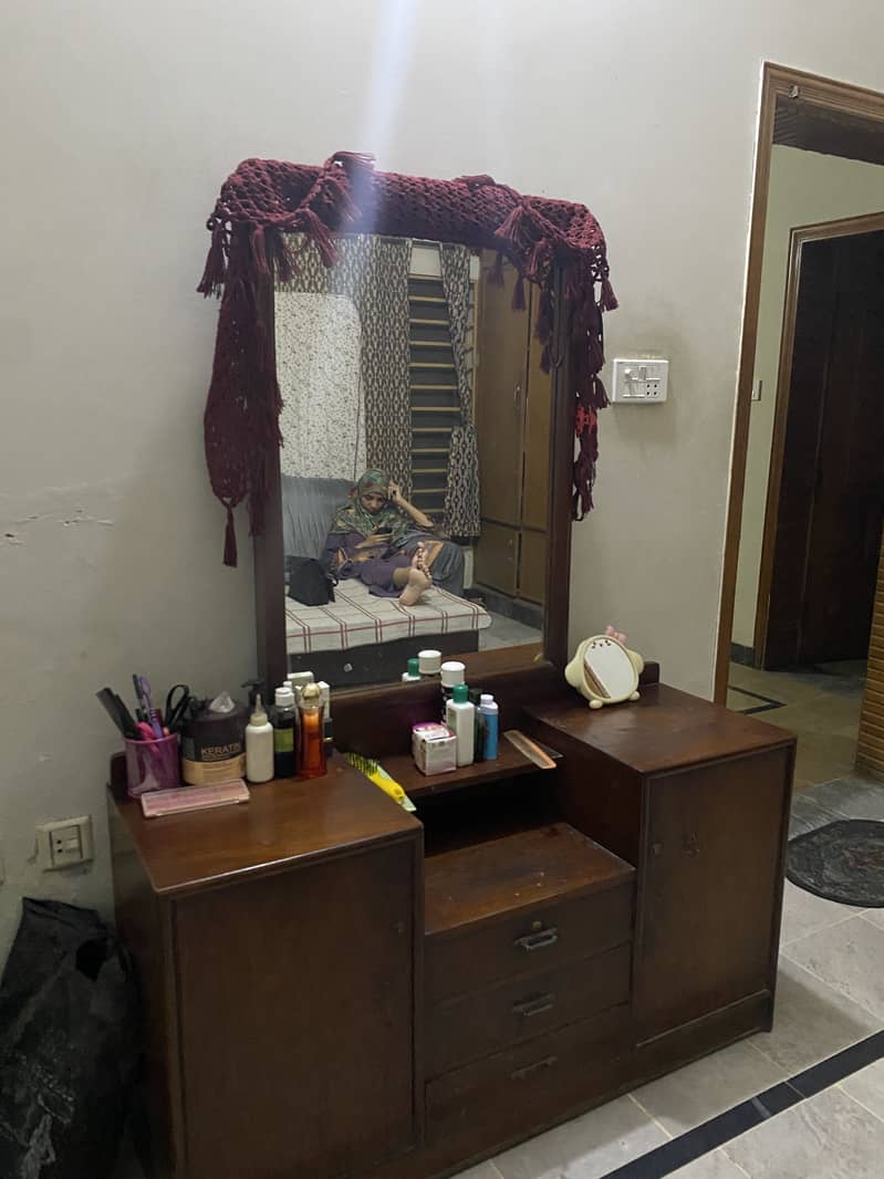 MIRROR AVAILABLE 2