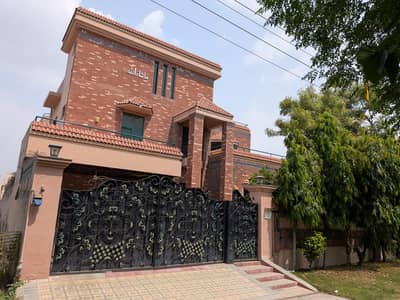 1 Kanal Beautiful House | Ground plus Basement for Rent