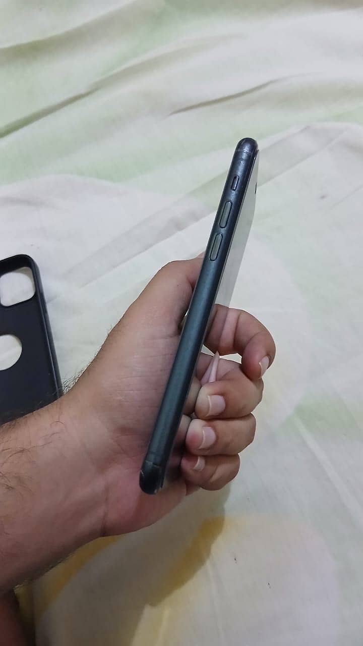 Apple iPhone 11 Pro 2