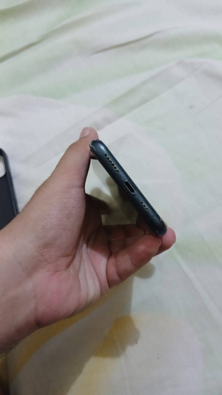 Apple iPhone 11 Pro 4