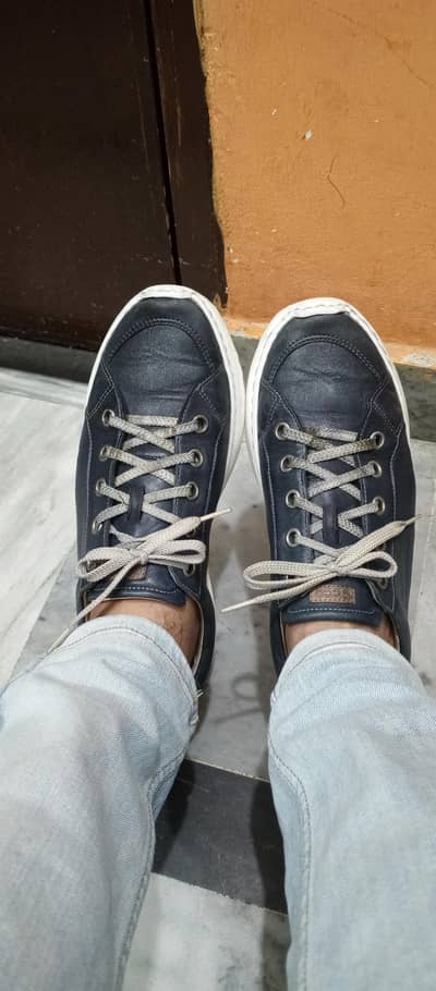 ECCO Branded Joggers with upper Leather in almost new condition