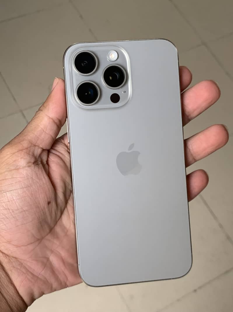 Apple iPhone 15 Pro Max 1