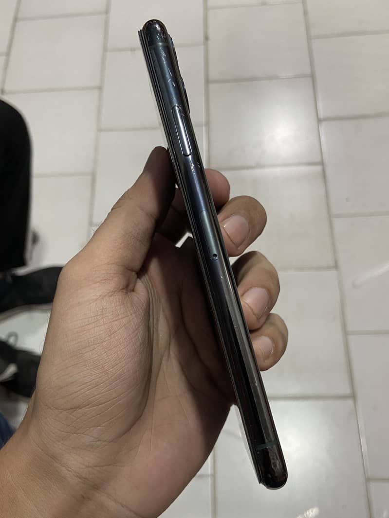iPhone 11 Pro Max 2