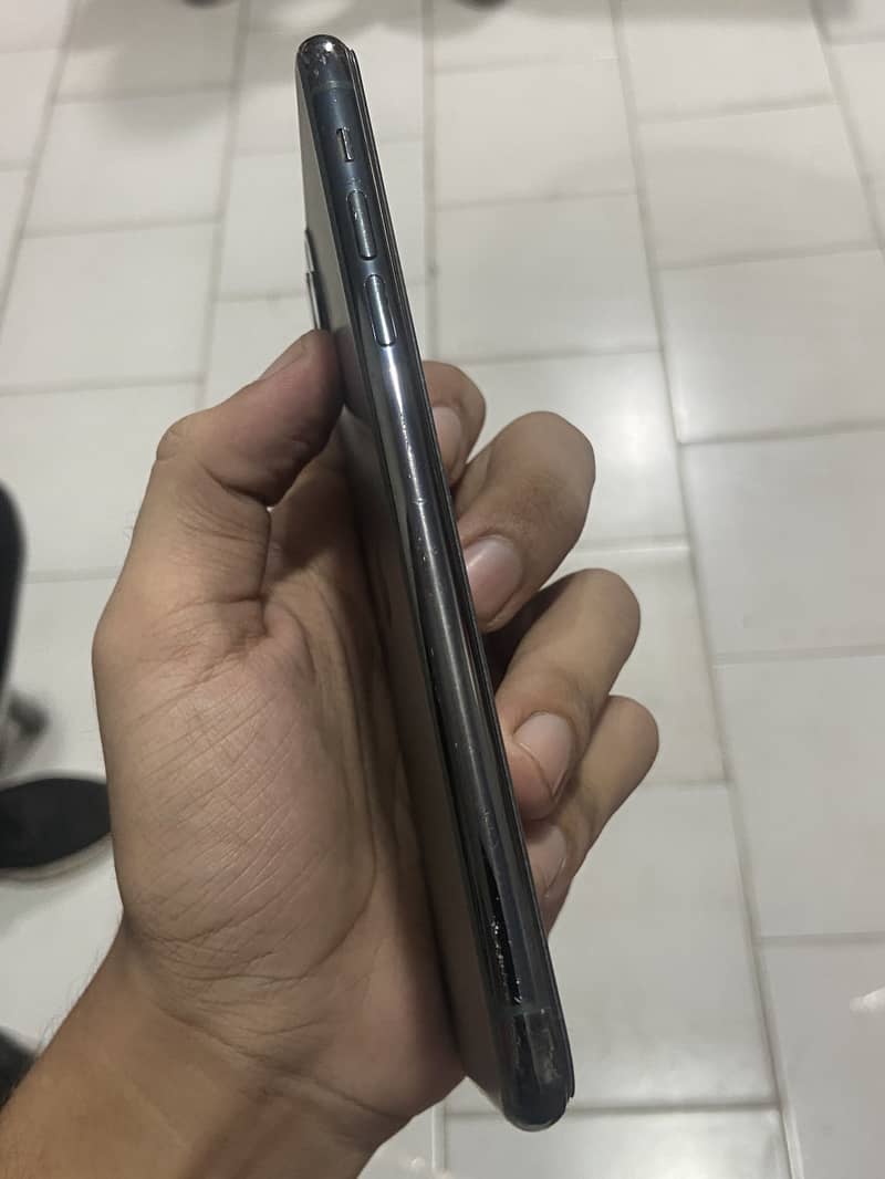 iPhone 11 Pro Max 3