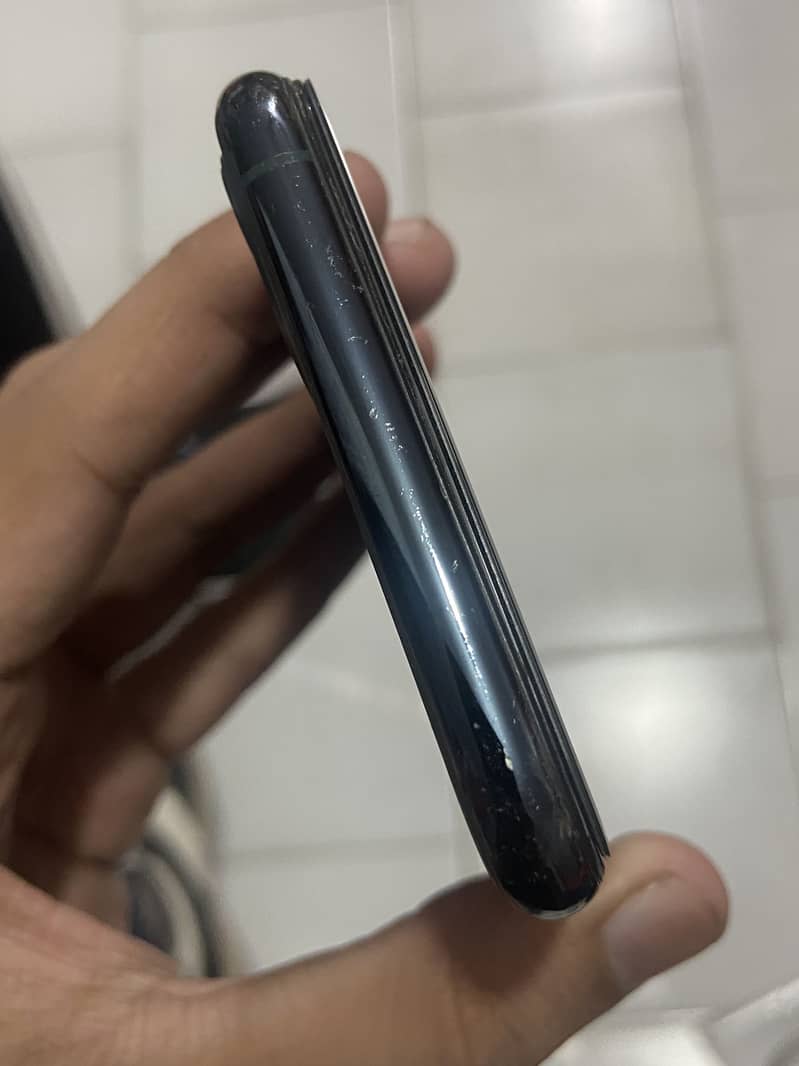 iPhone 11 Pro Max 4
