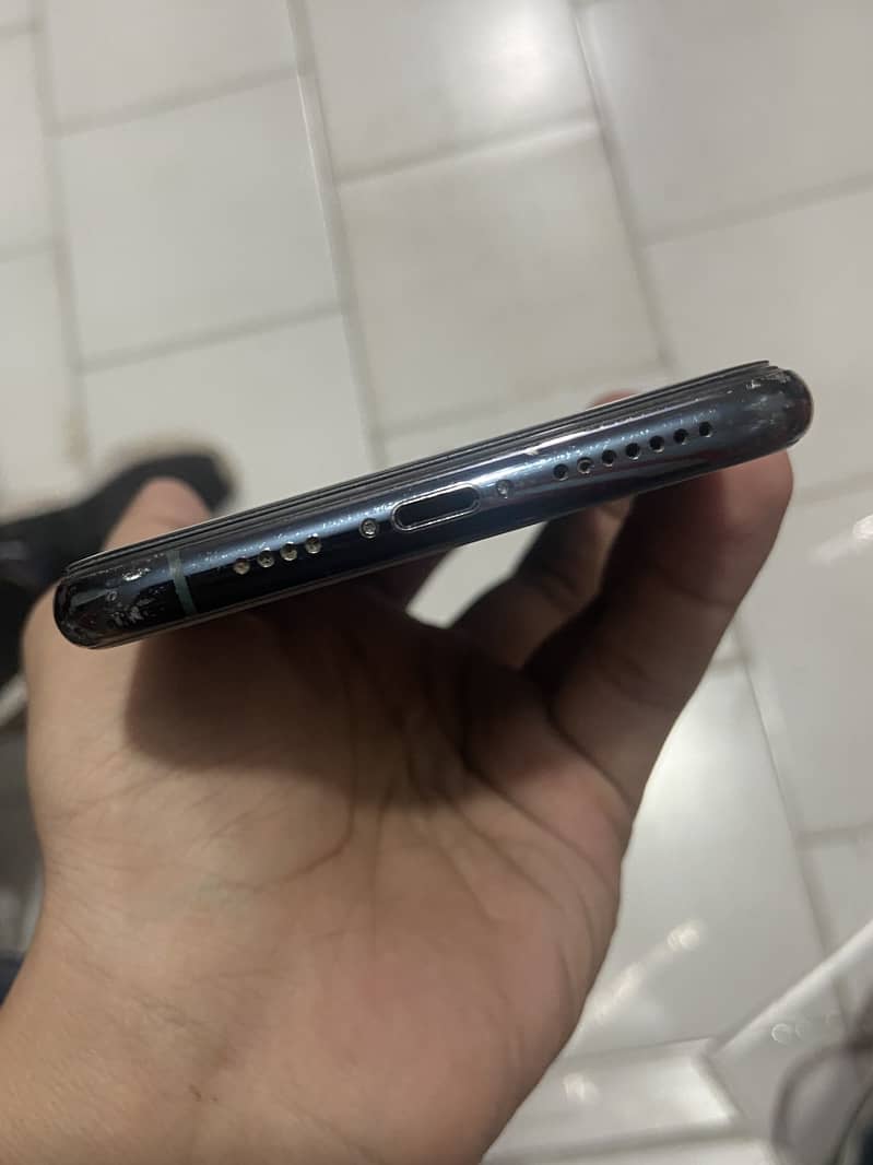 iPhone 11 Pro Max 5