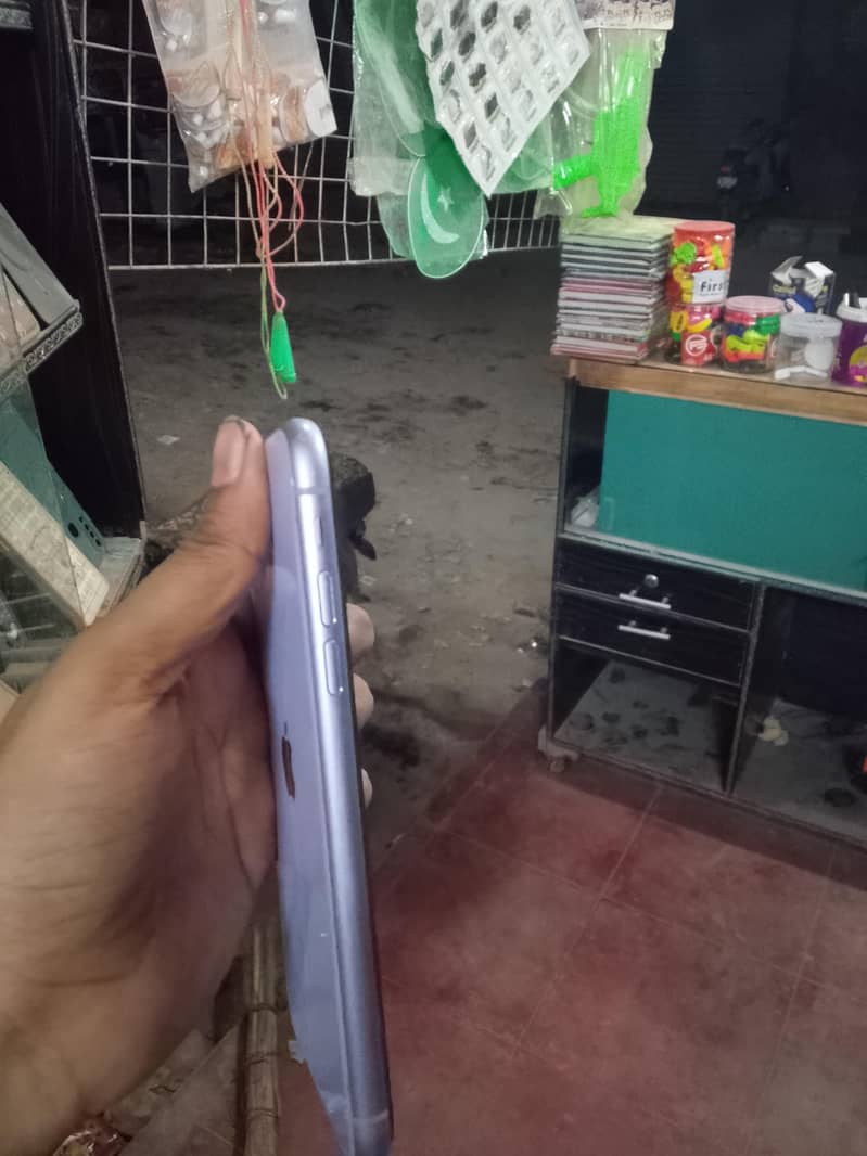 Apple iPhone 11 3