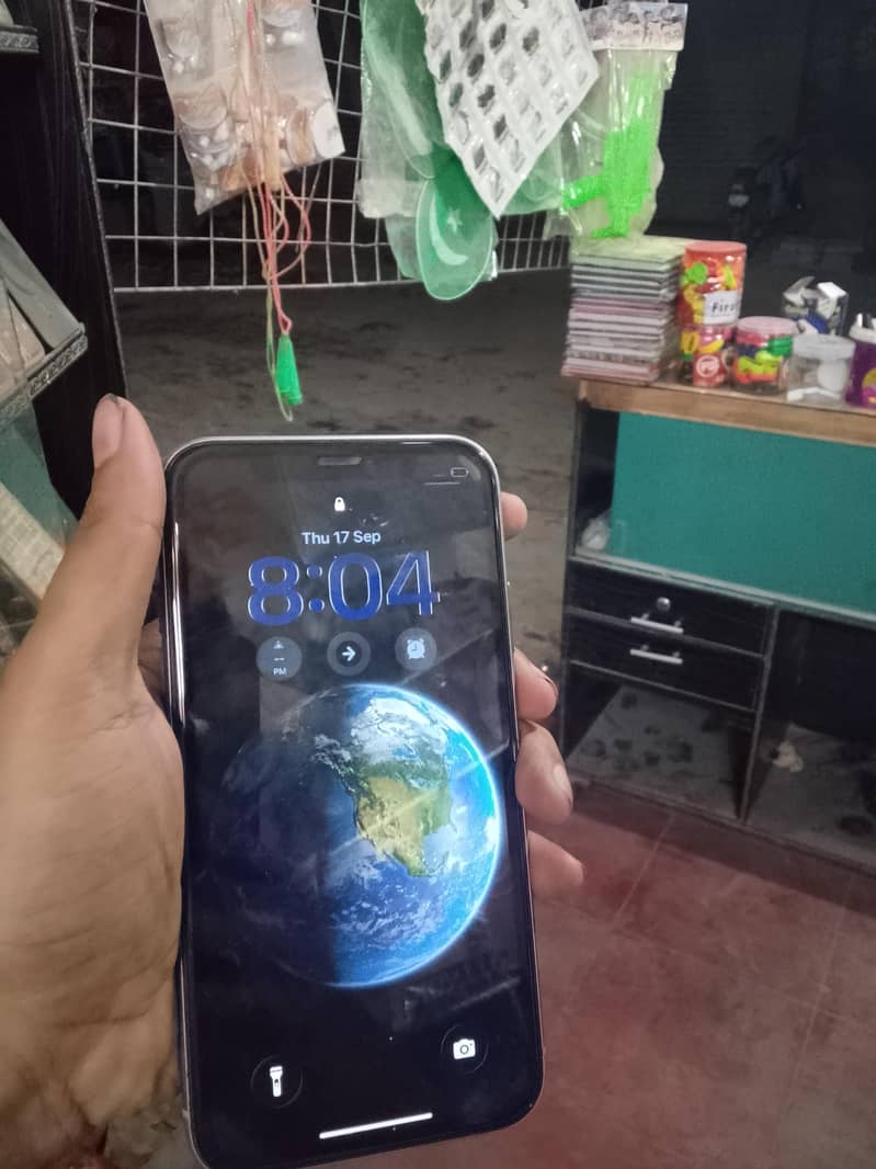 Apple iPhone 11 4