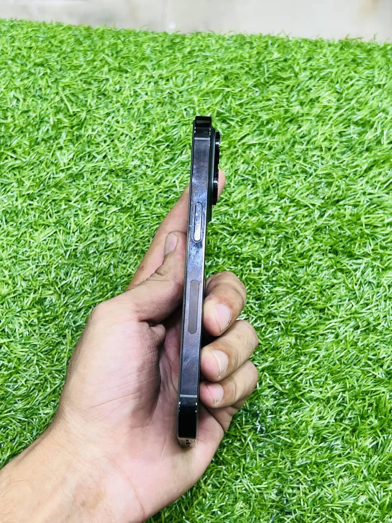Apple iPhone 14 Pro 1