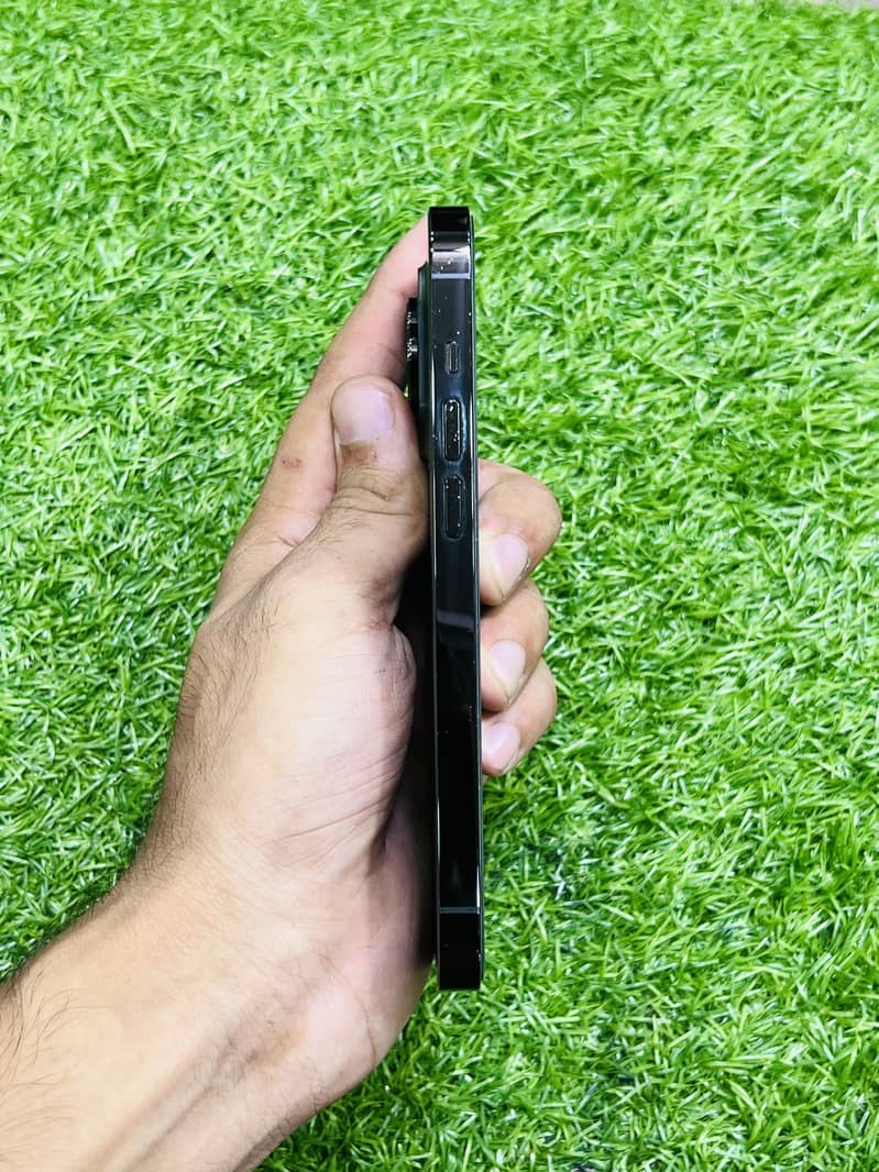 Apple iPhone 14 Pro 2
