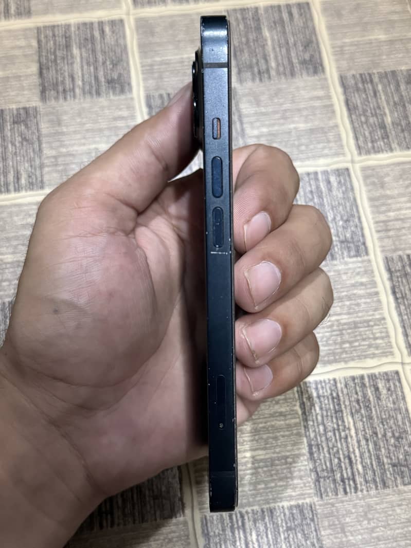 Apple iPhone 13 1