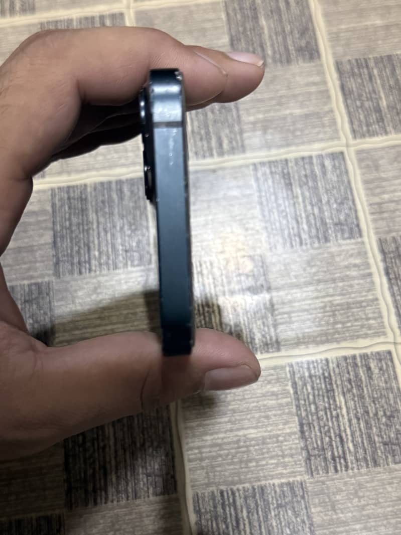 Apple iPhone 13 2