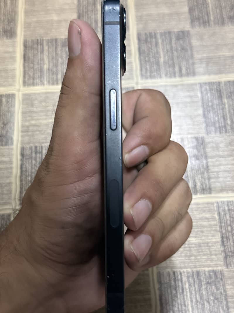 Apple iPhone 13 4