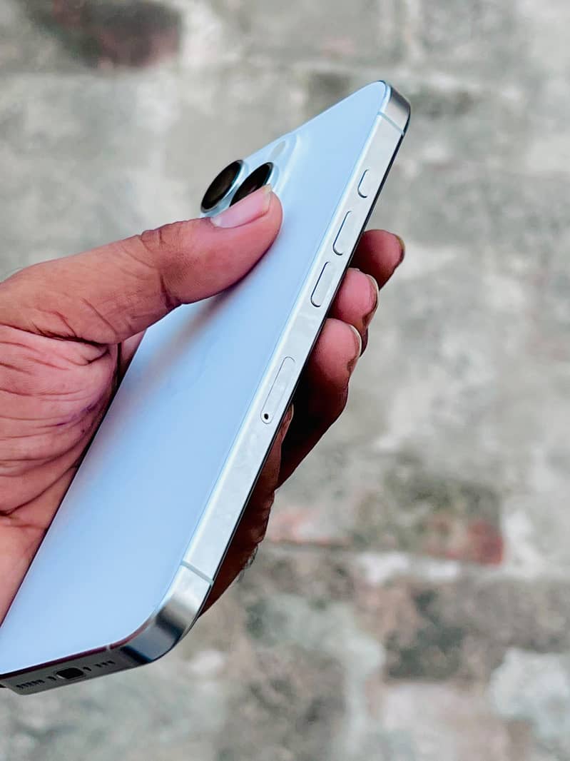 Apple iPhone 16 Pro 1